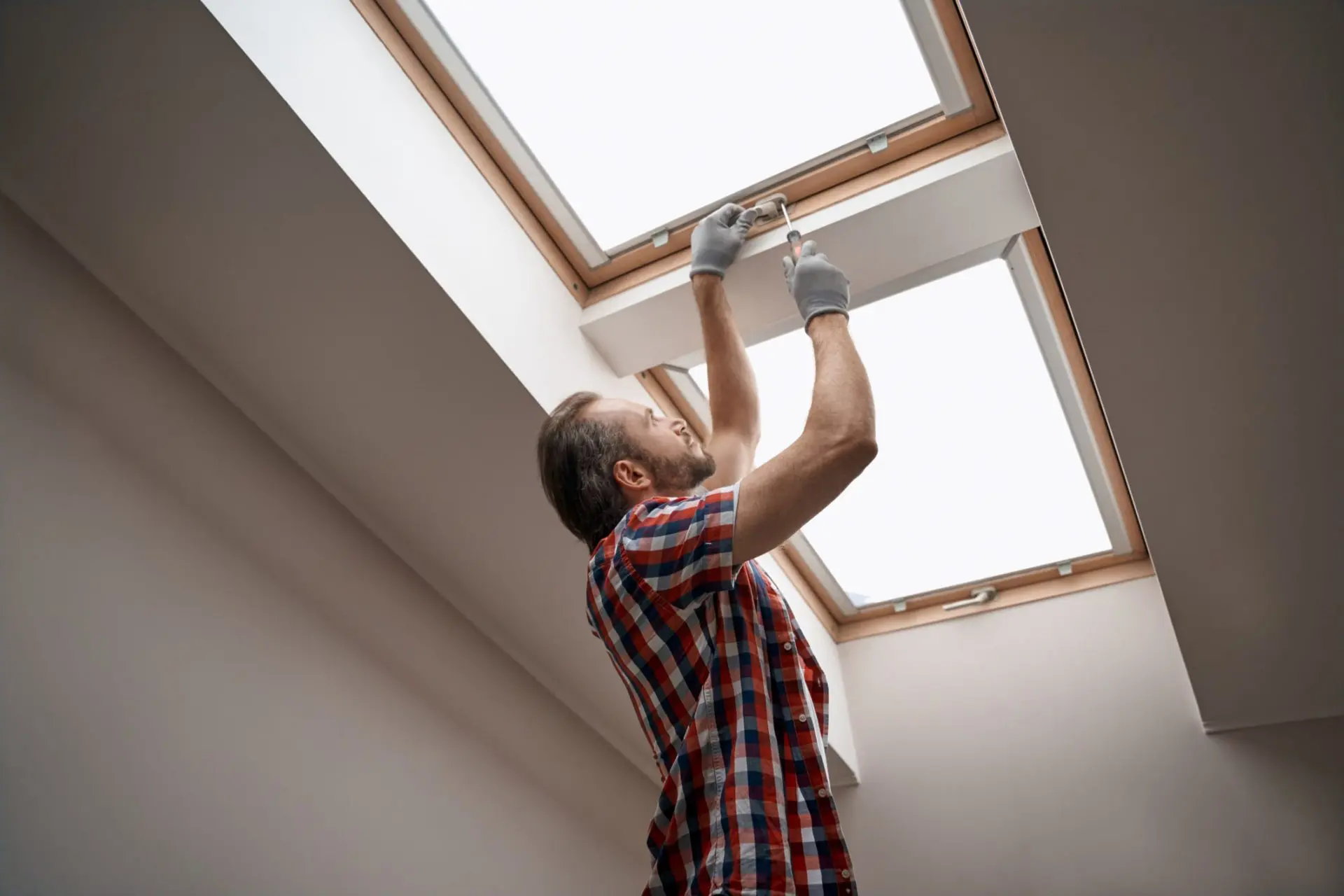 Guide to Installing VELUX Roof Windows with a Telescopic Lift.