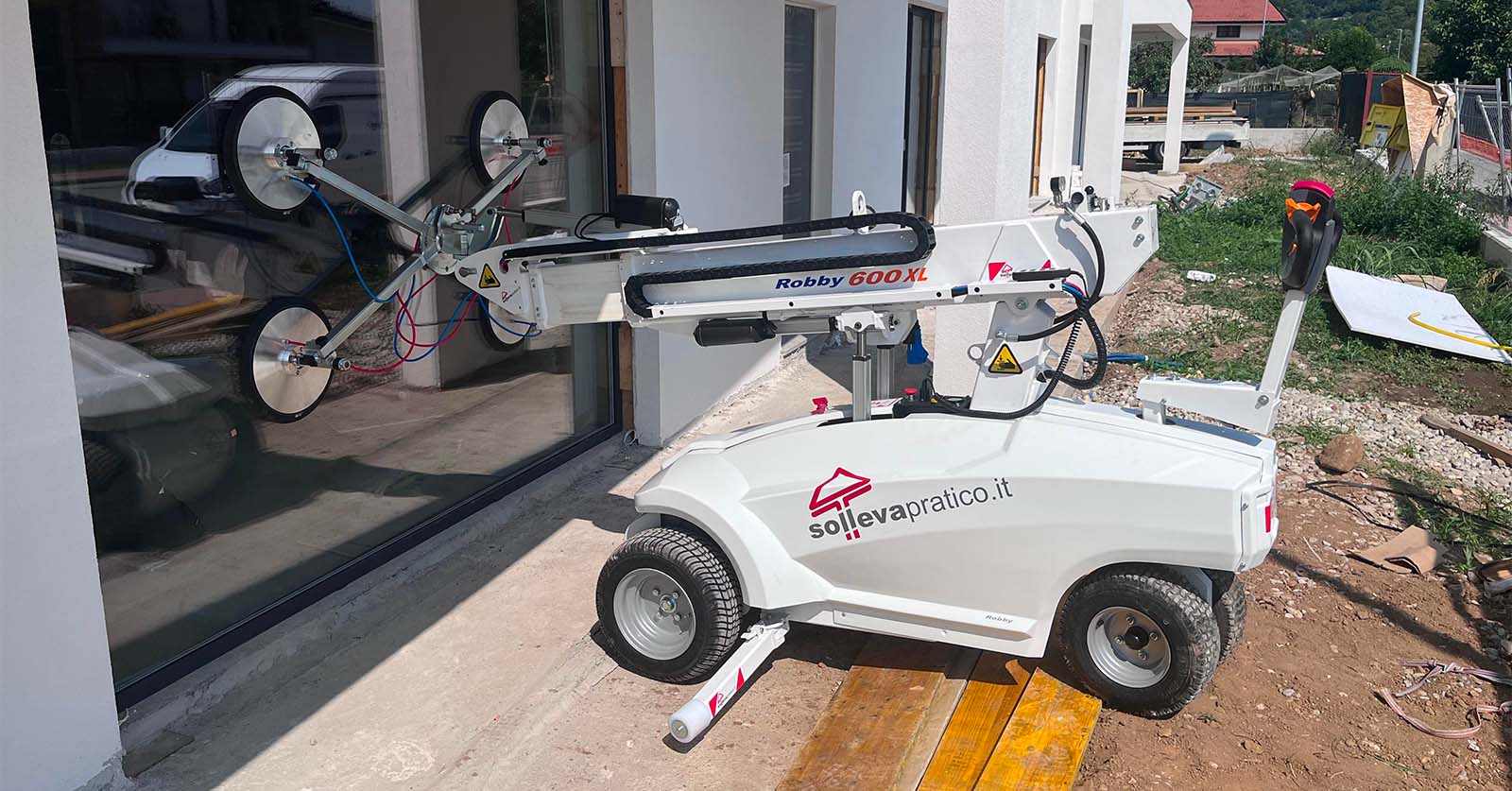 Glazing robot with suction cup lays glass Robby 280, Now in Rate!